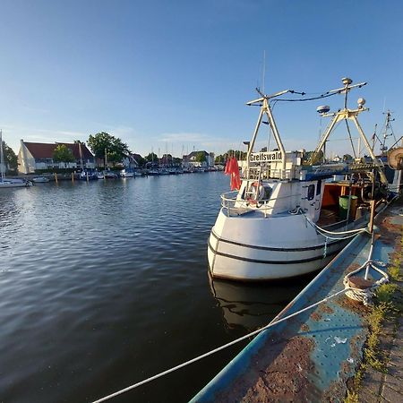 Hochwertige Ferienwohnung Direkt Am Wasser Mit Balkon 格赖夫斯瓦尔德 外观 照片