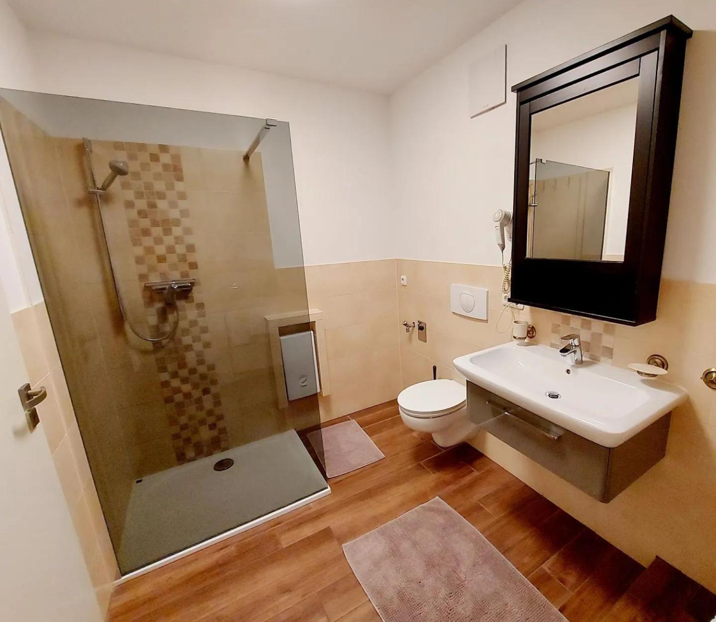 Hochwertige Ferienwohnung Direkt Am Wasser Mit Balkon 格赖夫斯瓦尔德 外观 照片