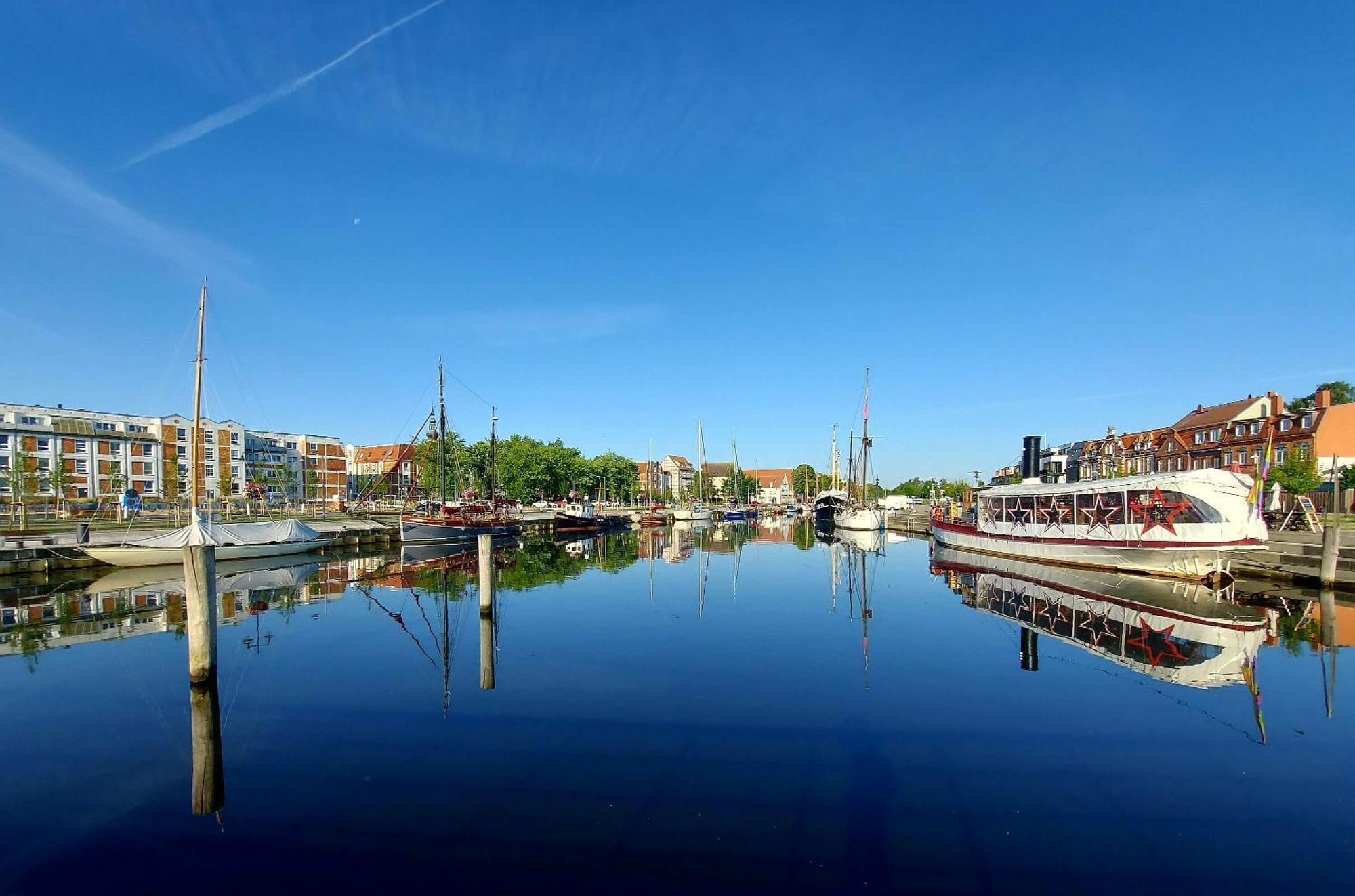 Hochwertige Ferienwohnung Direkt Am Wasser Mit Balkon 格赖夫斯瓦尔德 外观 照片