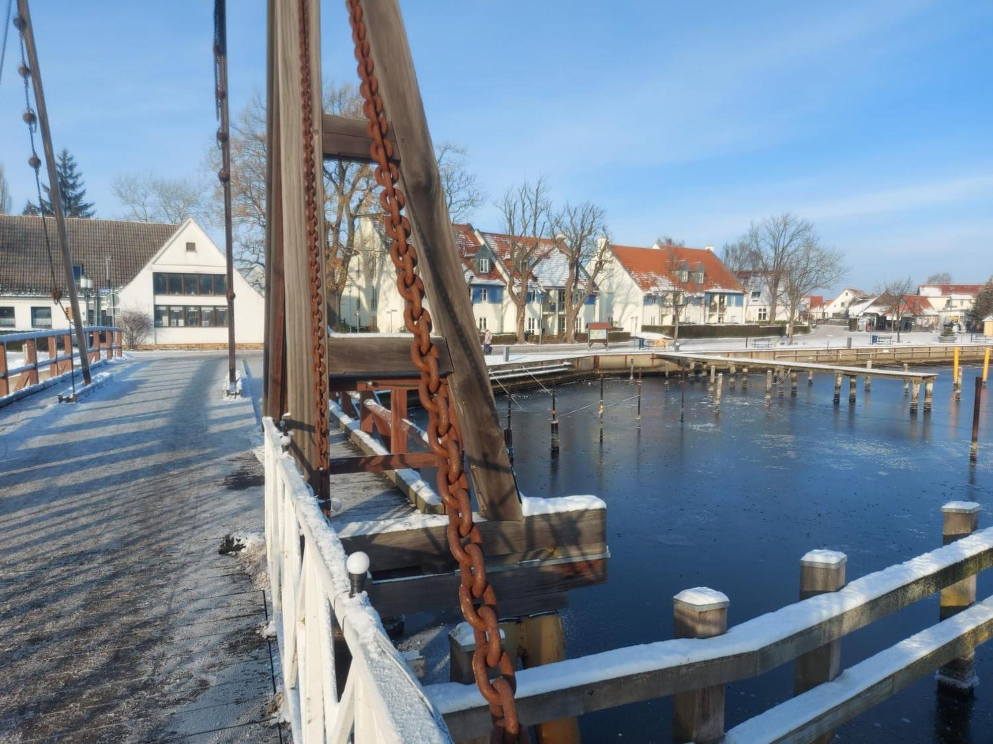 Hochwertige Ferienwohnung Direkt Am Wasser Mit Balkon 格赖夫斯瓦尔德 外观 照片